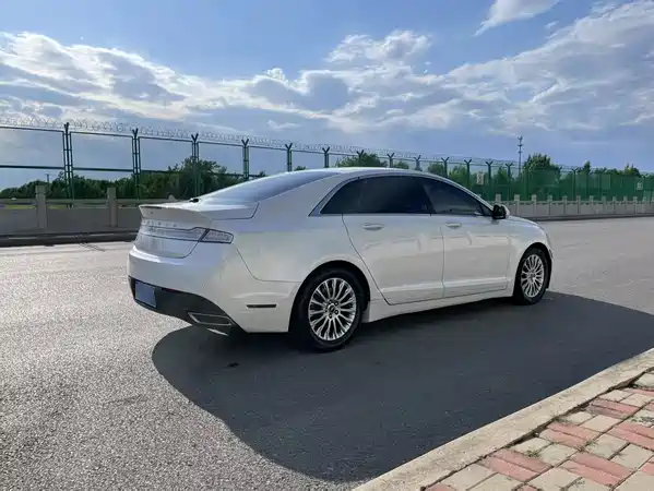 Lincoln MKZ 2014