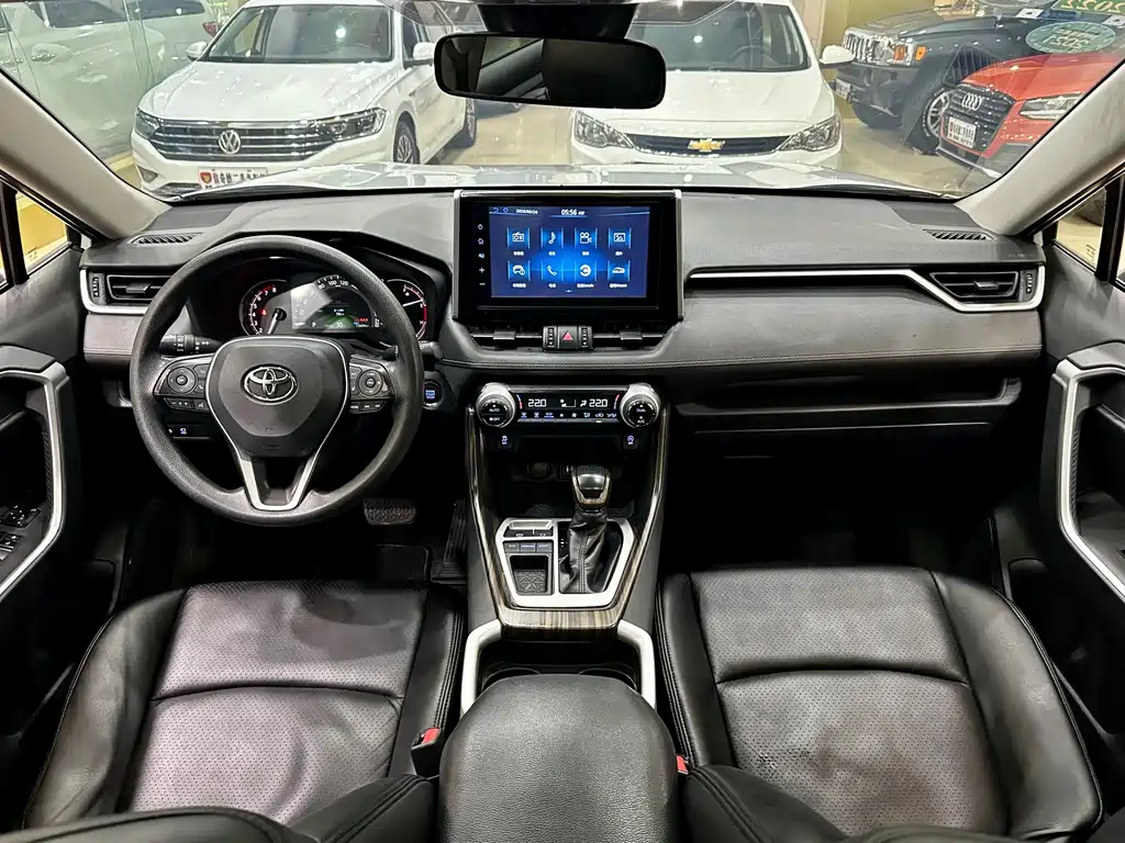 Toyota RAV4 2020 — фото 12