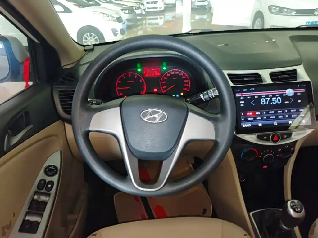 Hyundai Accent 2018 — фото 11