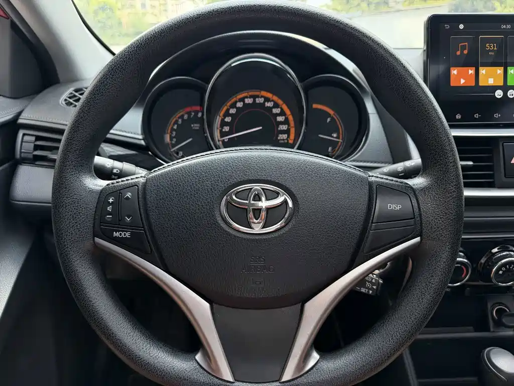 Toyota Yaris L 2022 — фото 9