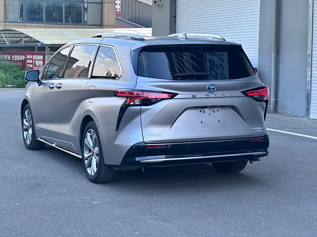 Toyota Sienna 2023 — фото 13