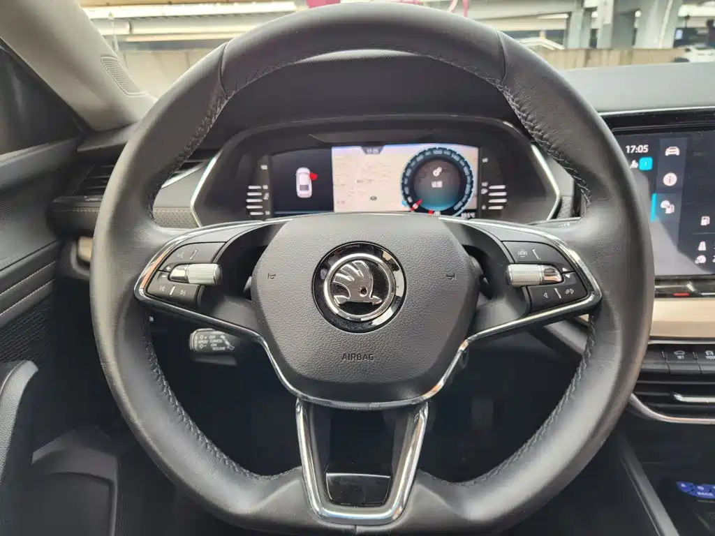 Skoda Octavia 2023 — фото 16