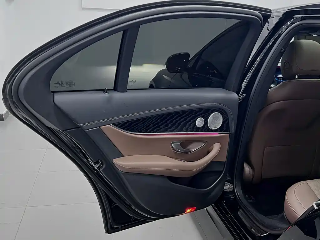 Mercedes-Benz E-Class 2021 — фото 12