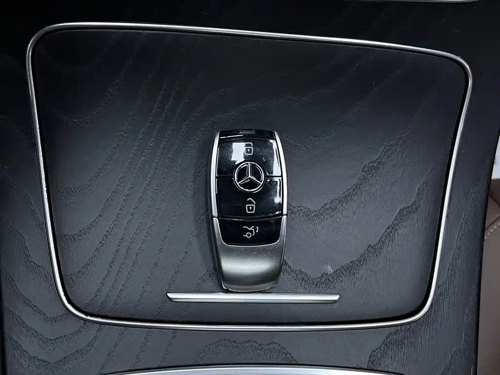 Mercedes-Benz E-Class 2021 — фото 43