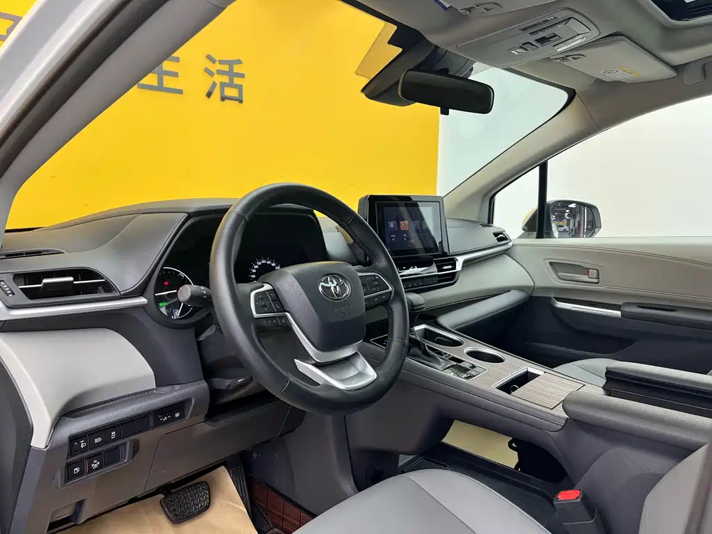 Toyota Granvia 2024