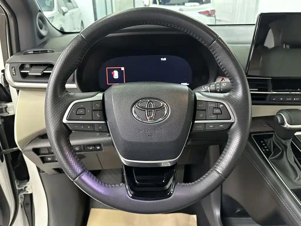 Toyota Sienna 2024 — фото 10