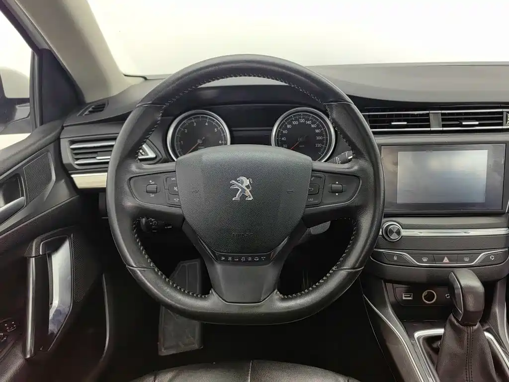 Peugeot 408 2017 — фото 11