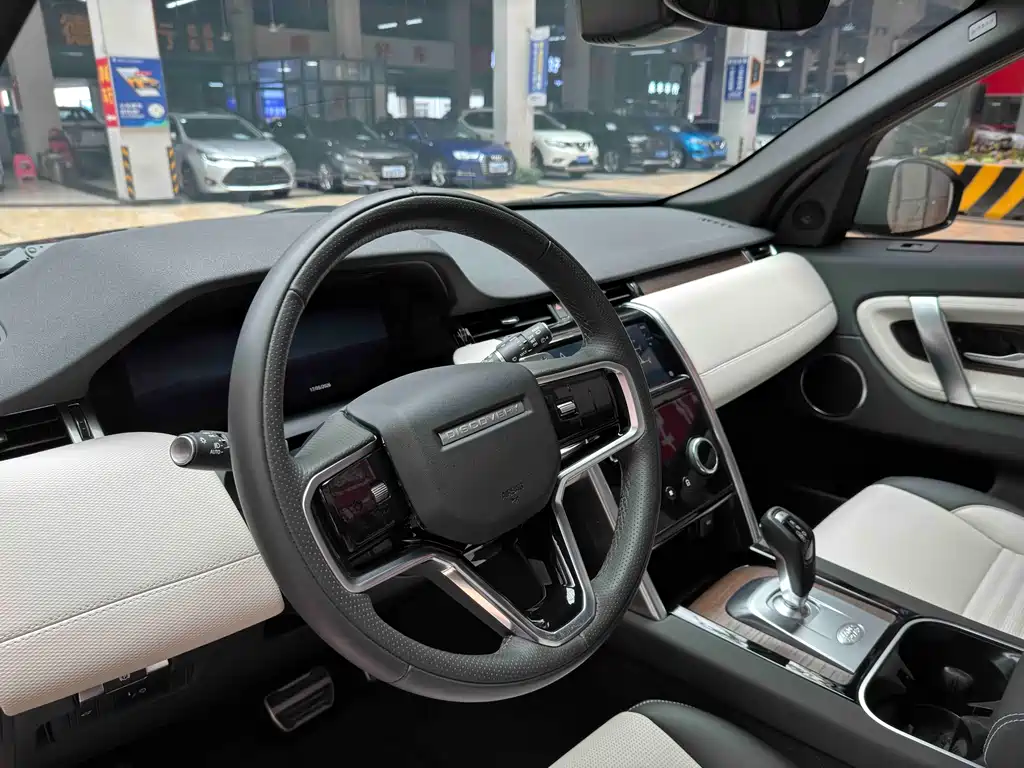 Land Rover Discovery Sport 2023 — фото 9