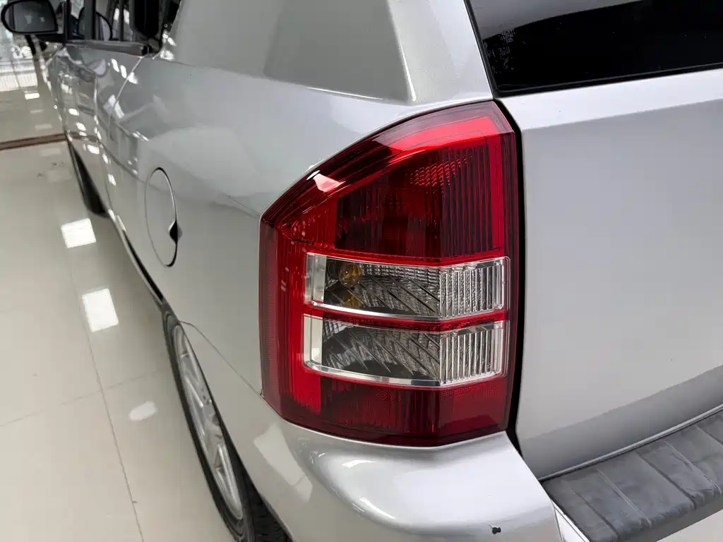 Jeep Compass 2010 — фото 25