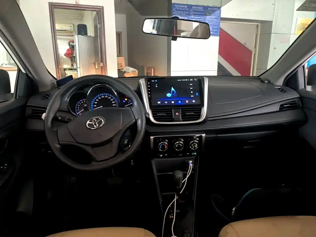 Toyota Yaris L 2019 — фото 10