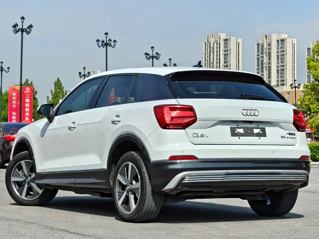 Audi Q2L E-Tron 2020