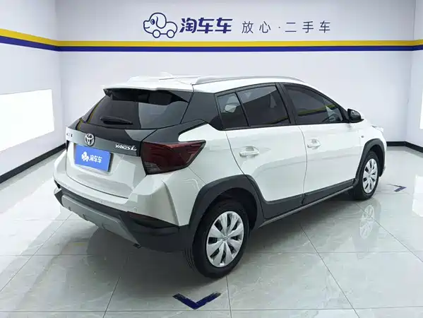 Toyota Yaris L 2021