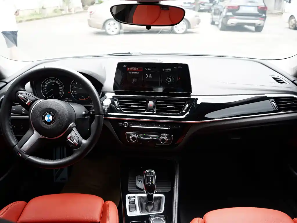 BMW 1 Series 2023 — фото 15