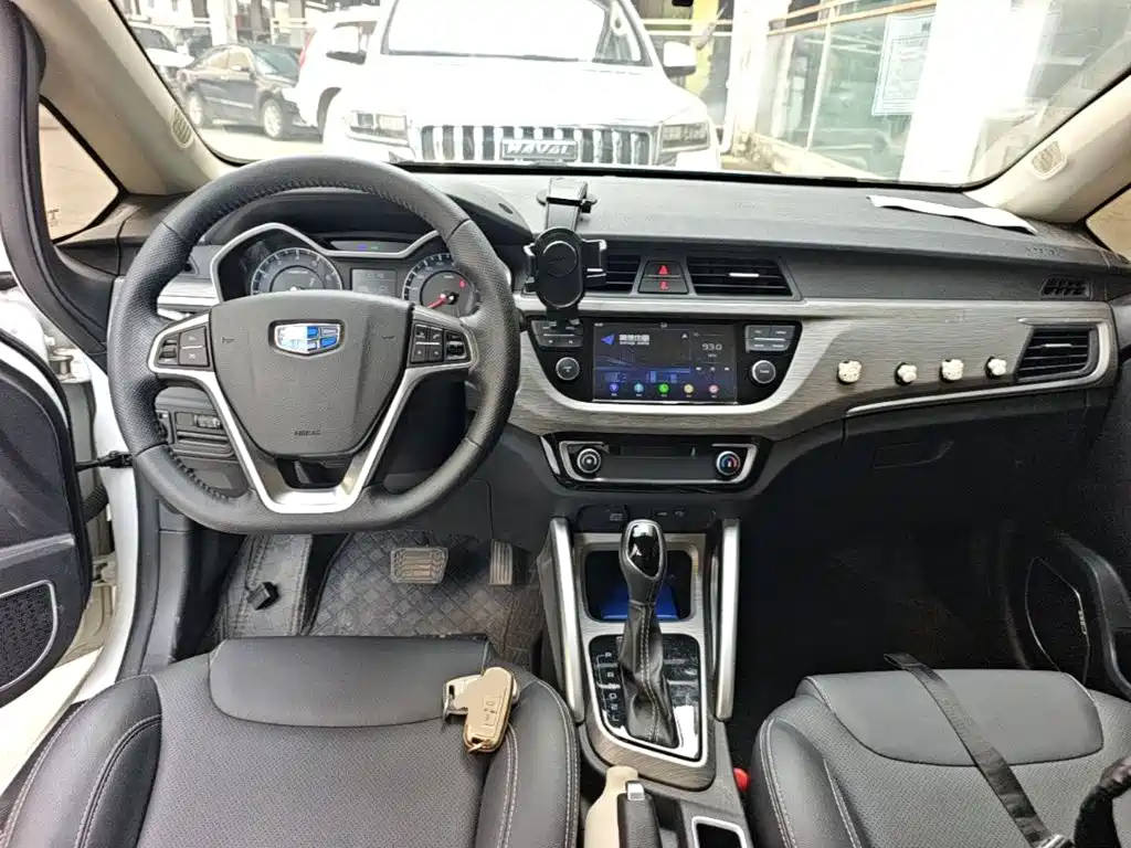 Geely Vision X3 2020 — фото 10