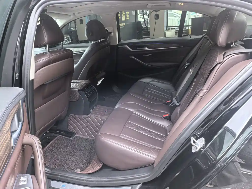 BMW 5 Series New Energy 2019 — фото 10