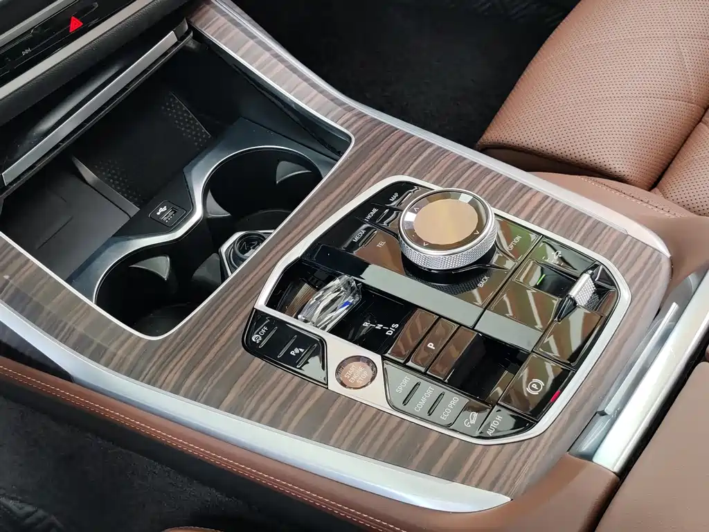 BMW X7 2024 — фото 18
