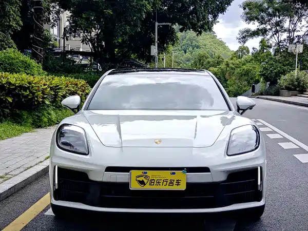Porsche Panamera 2025