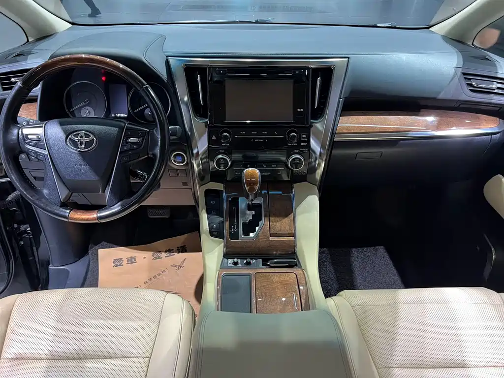 Toyota Alphard 2017 — фото 8