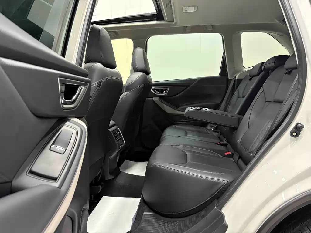 Subaru Forester 2023 — фото 15