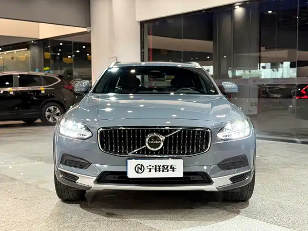 Volvo V90 2022