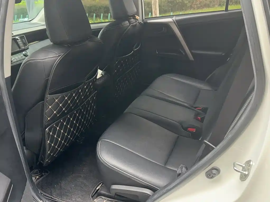 Toyota RAV4 2019 — фото 13