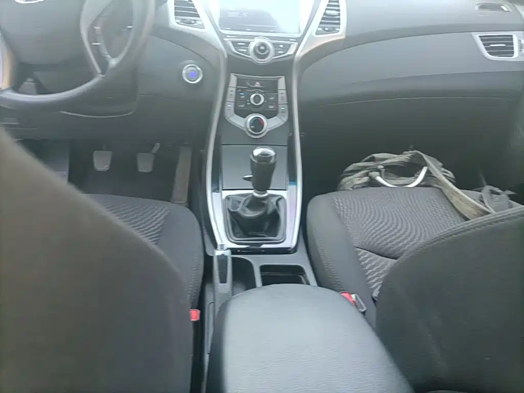 Hyundai Elantra Langdong 2016 — фото 14