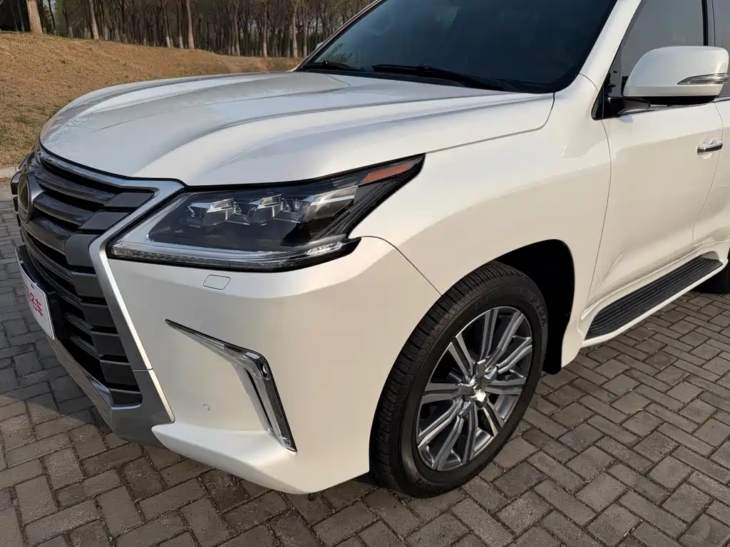 Lexus LX 2017 — фото 2