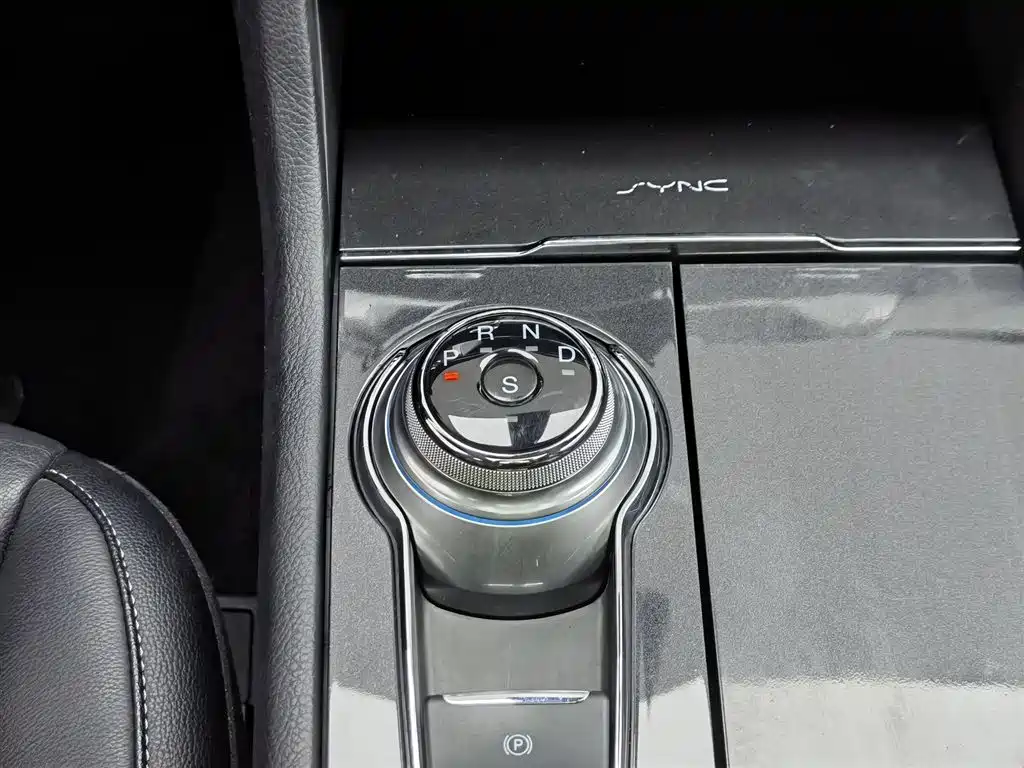 Ford Taurus 2017 — фото 13
