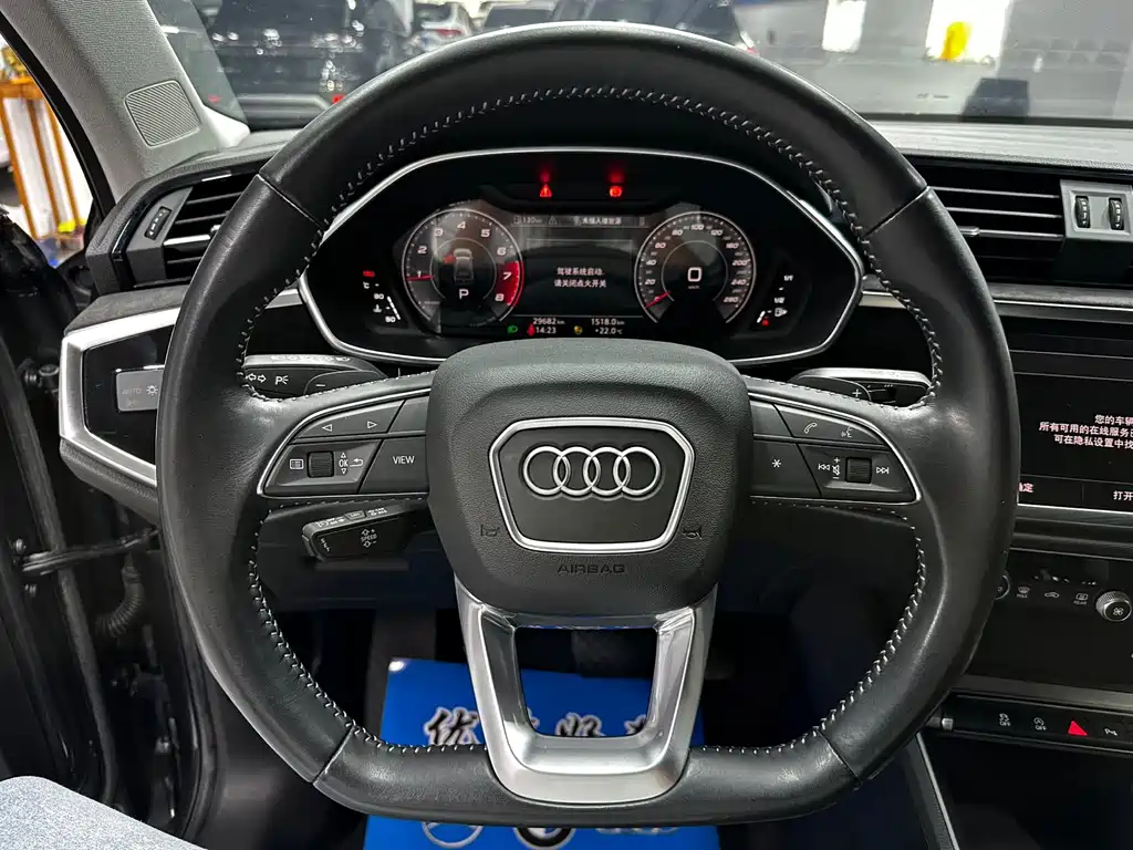 Audi Q3 2022 — фото 13
