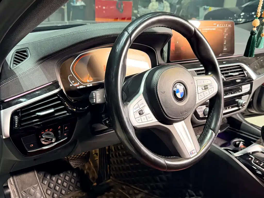 BMW 5 Series 2022 — фото 12