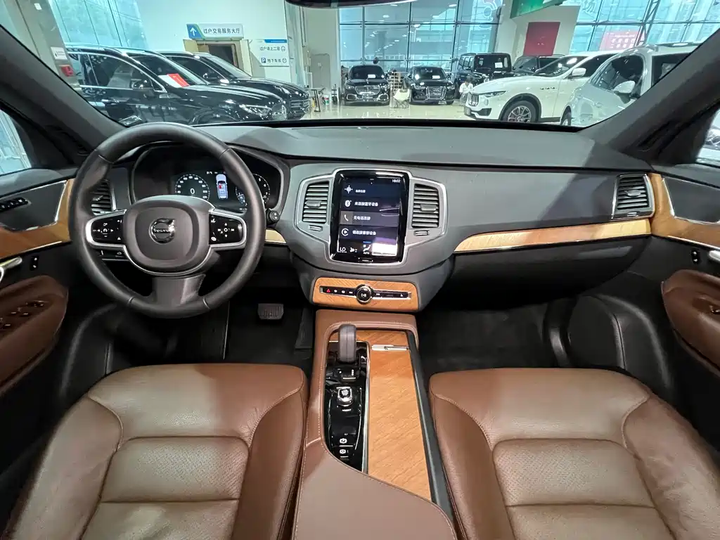 Volvo XC90 2022 — фото 23