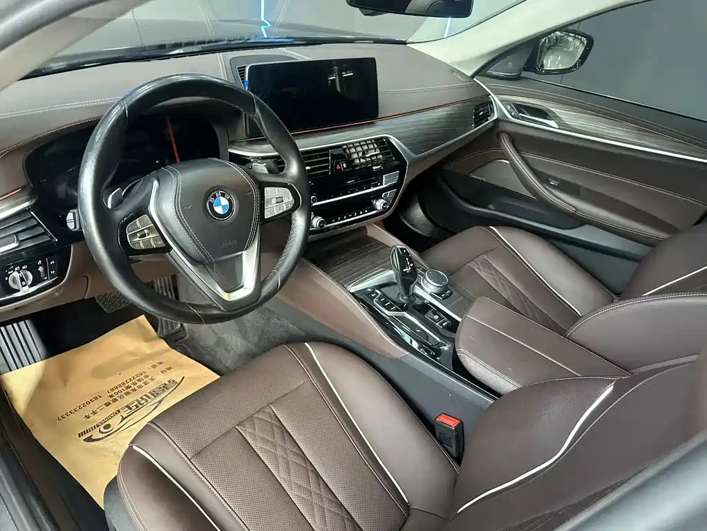 BMW 5 Series 2022 — фото 11