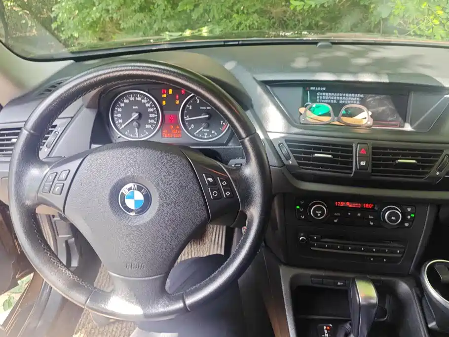 BMW X1 2011 — фото 12