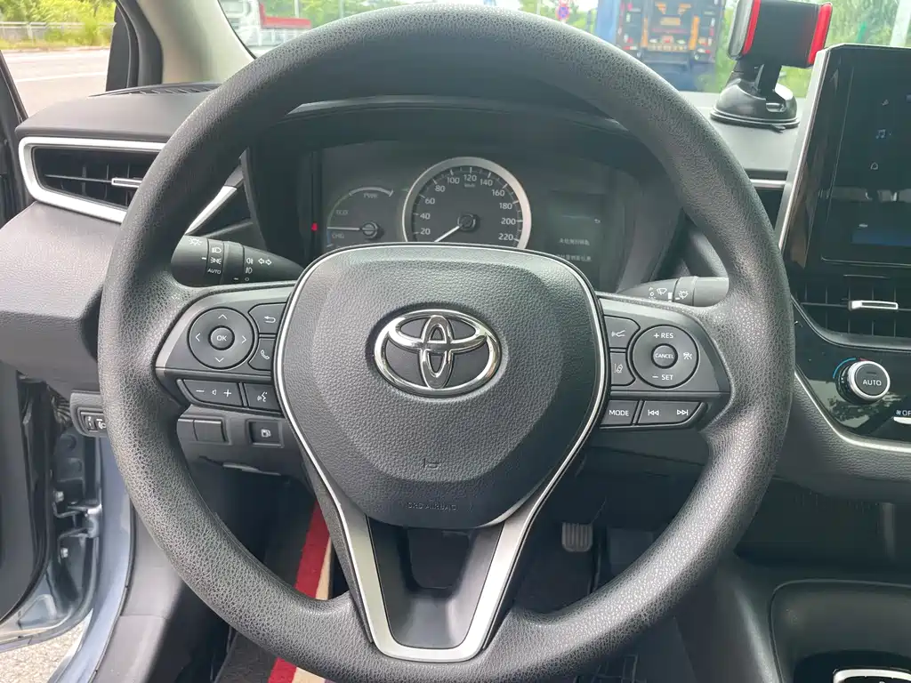 Toyota Corolla 2023 — фото 18