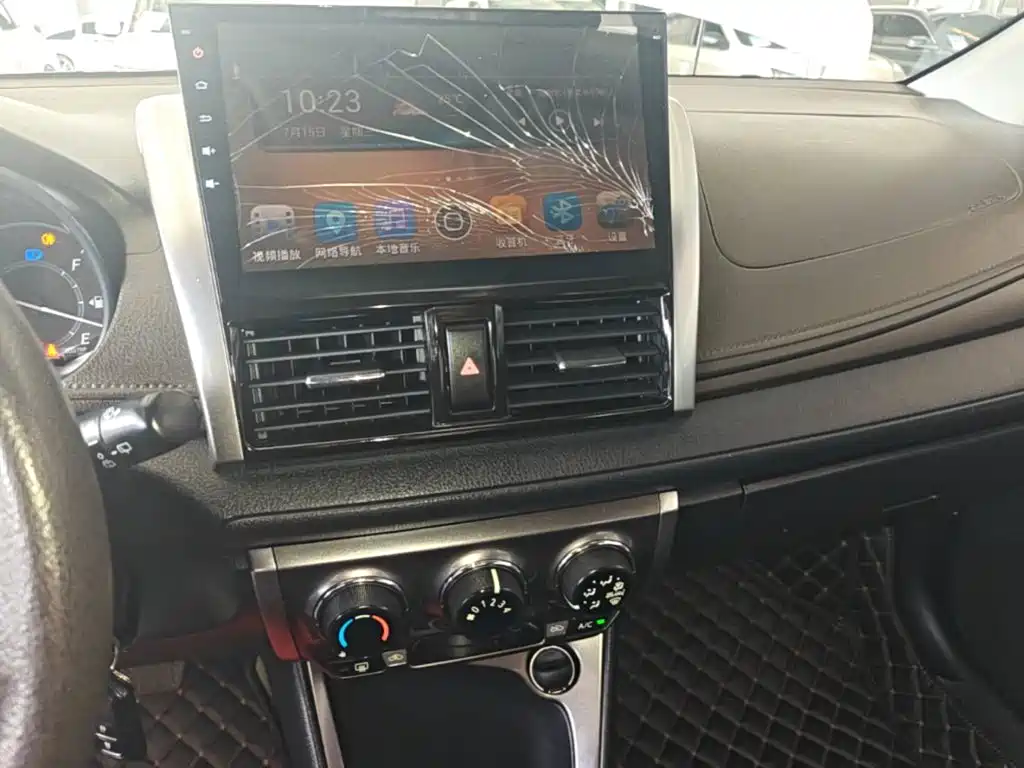 Toyota Yaris L 2016 — фото 13