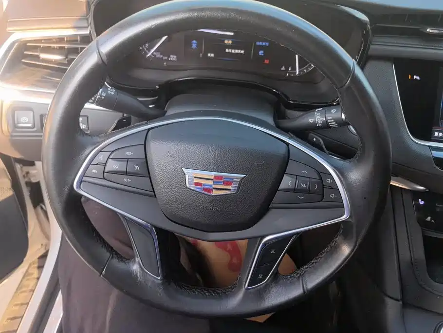 Cadillac XT5 2017 — фото 15
