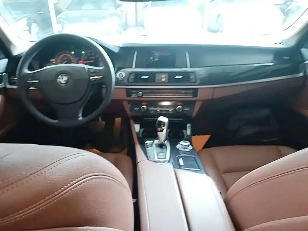 BMW 5 Series 2016 — фото 10