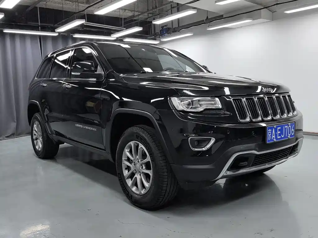 Jeep Grand Cherokee 2017 — фото 3
