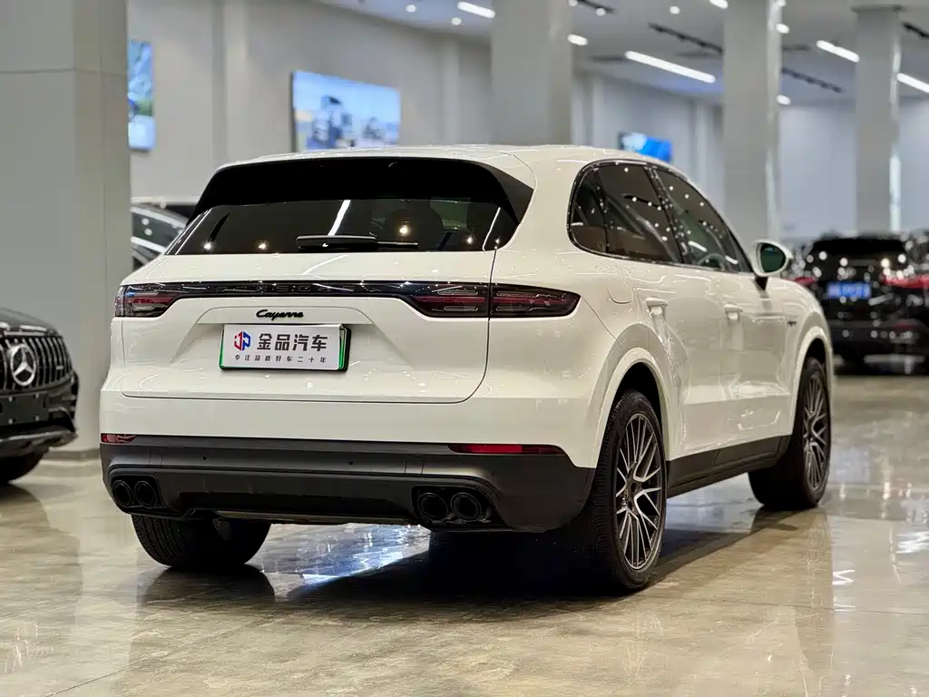 Porsche Cayenne Hybrid 2021 — фото 6