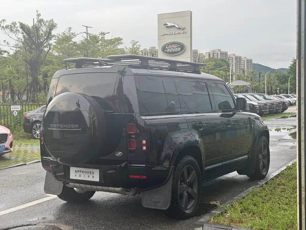 Land Rover Defender 2023 — фото 10