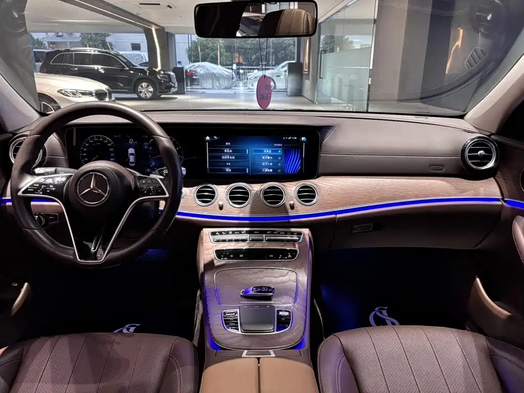 Mercedes-Benz E-Class 2023 — фото 10