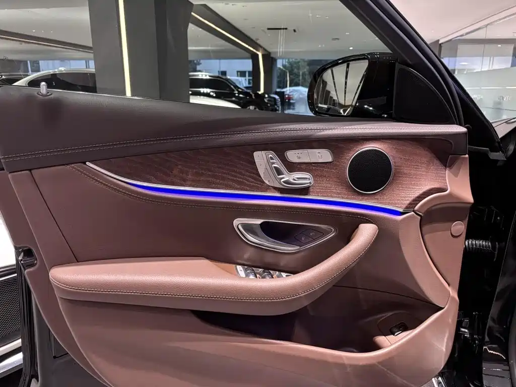 Mercedes-Benz E-Class 2023 — фото 19