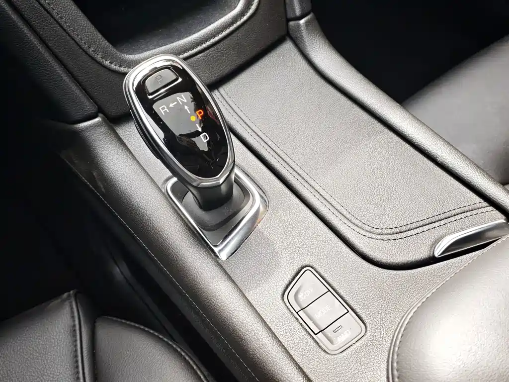 Cadillac XT5 2018 — фото 16