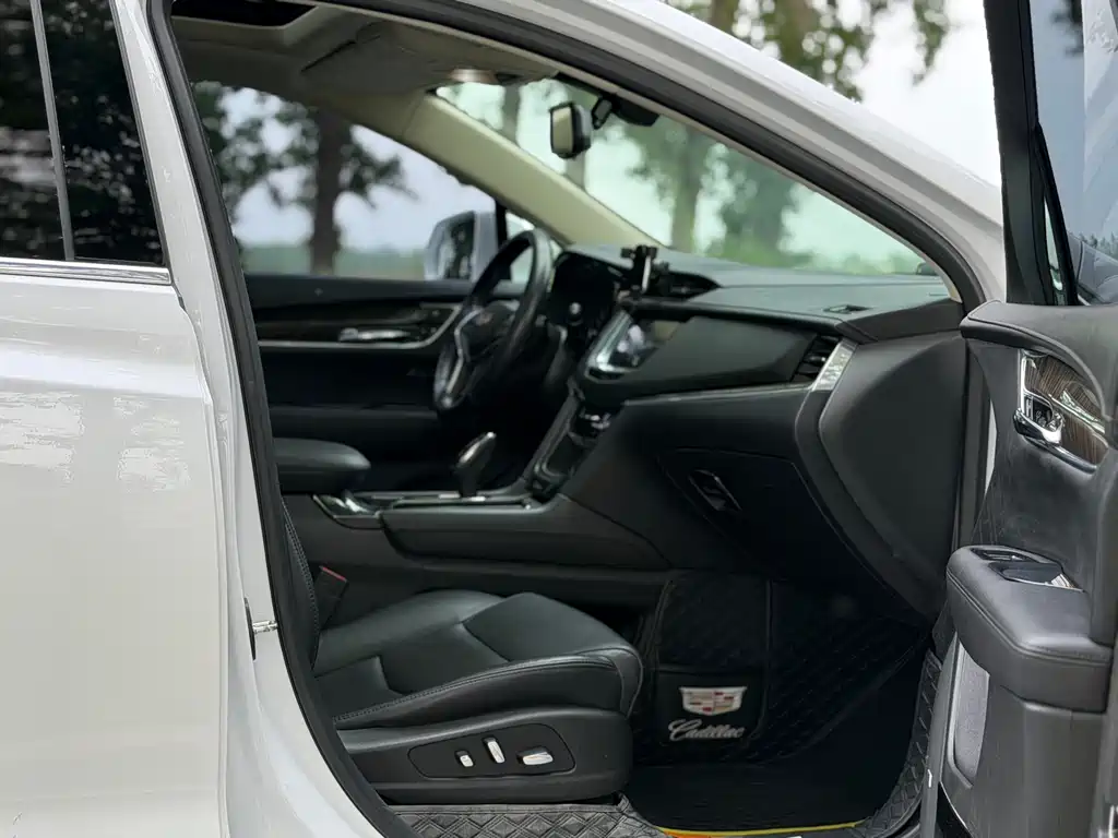 Cadillac XT5 2018 — фото 10