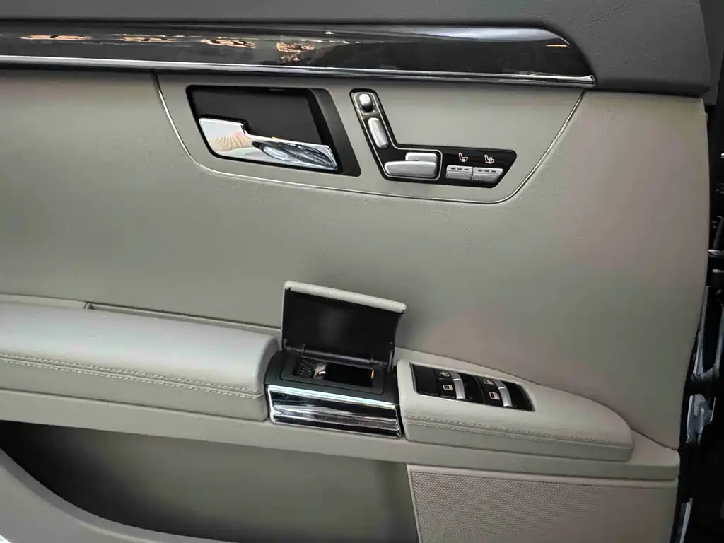 Mercedes-Benz S-Class 2011 — фото 32