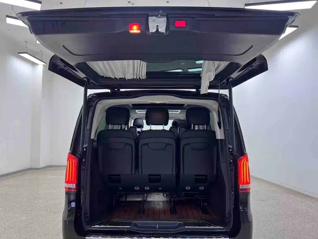 Mercedes-Benz V-Class 2021 — фото 25