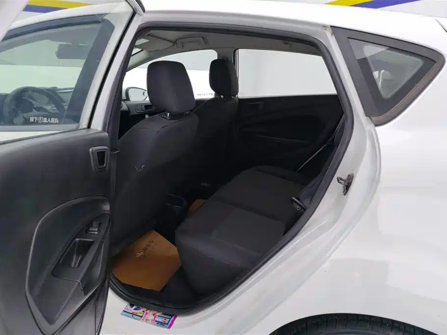 Ford Fiesta 2015 — фото 11