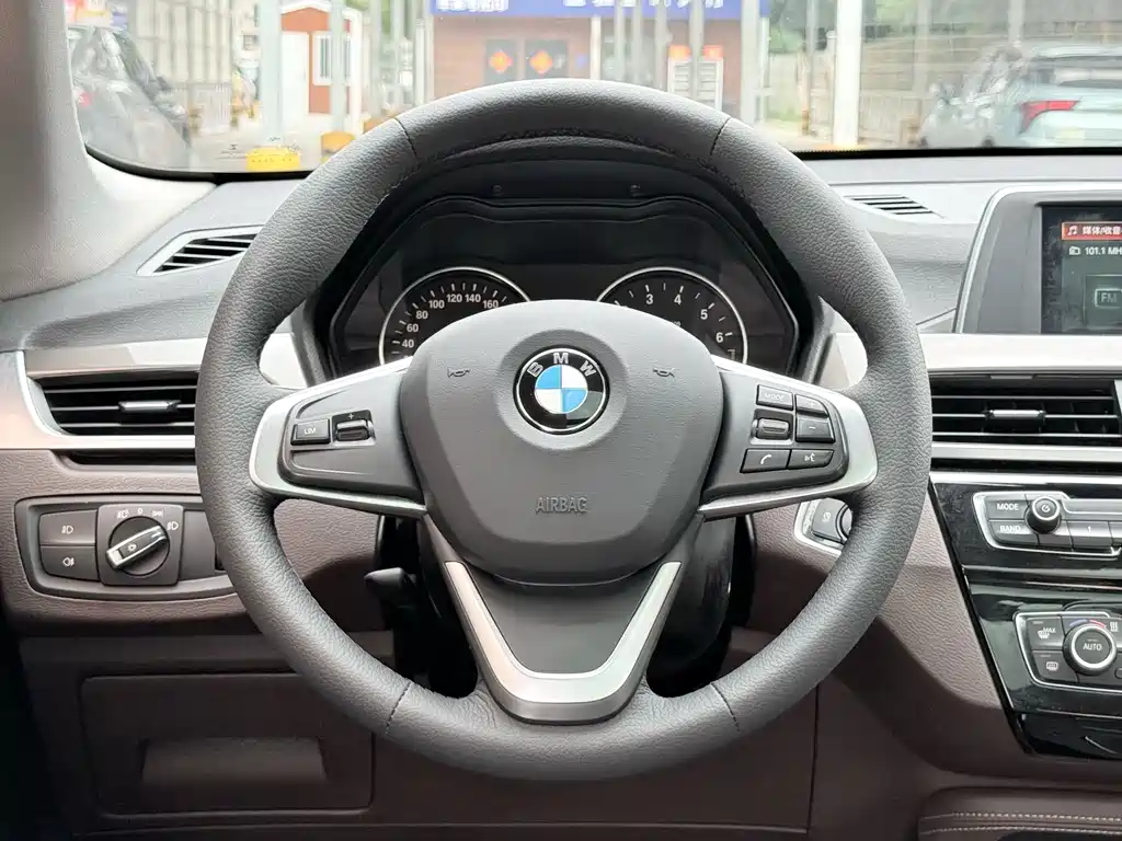BMW X1 2017 — фото 14