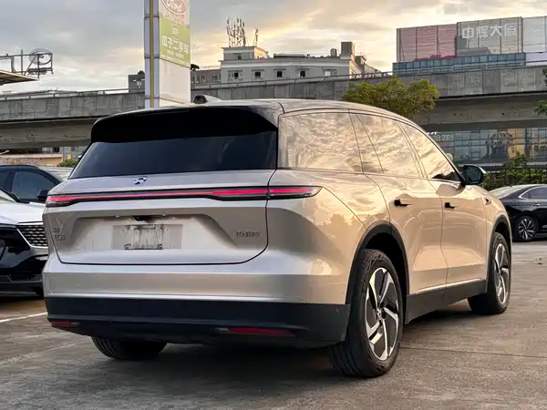 NIO ES8 2023