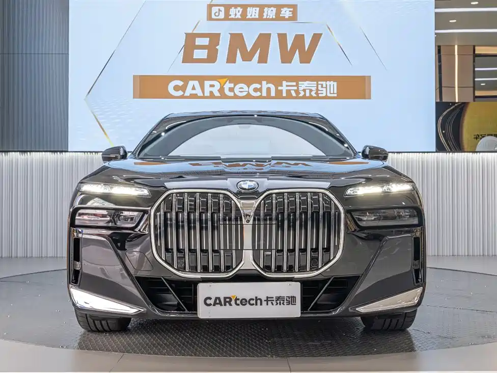 BMW 7 Series 2024 — фото 1